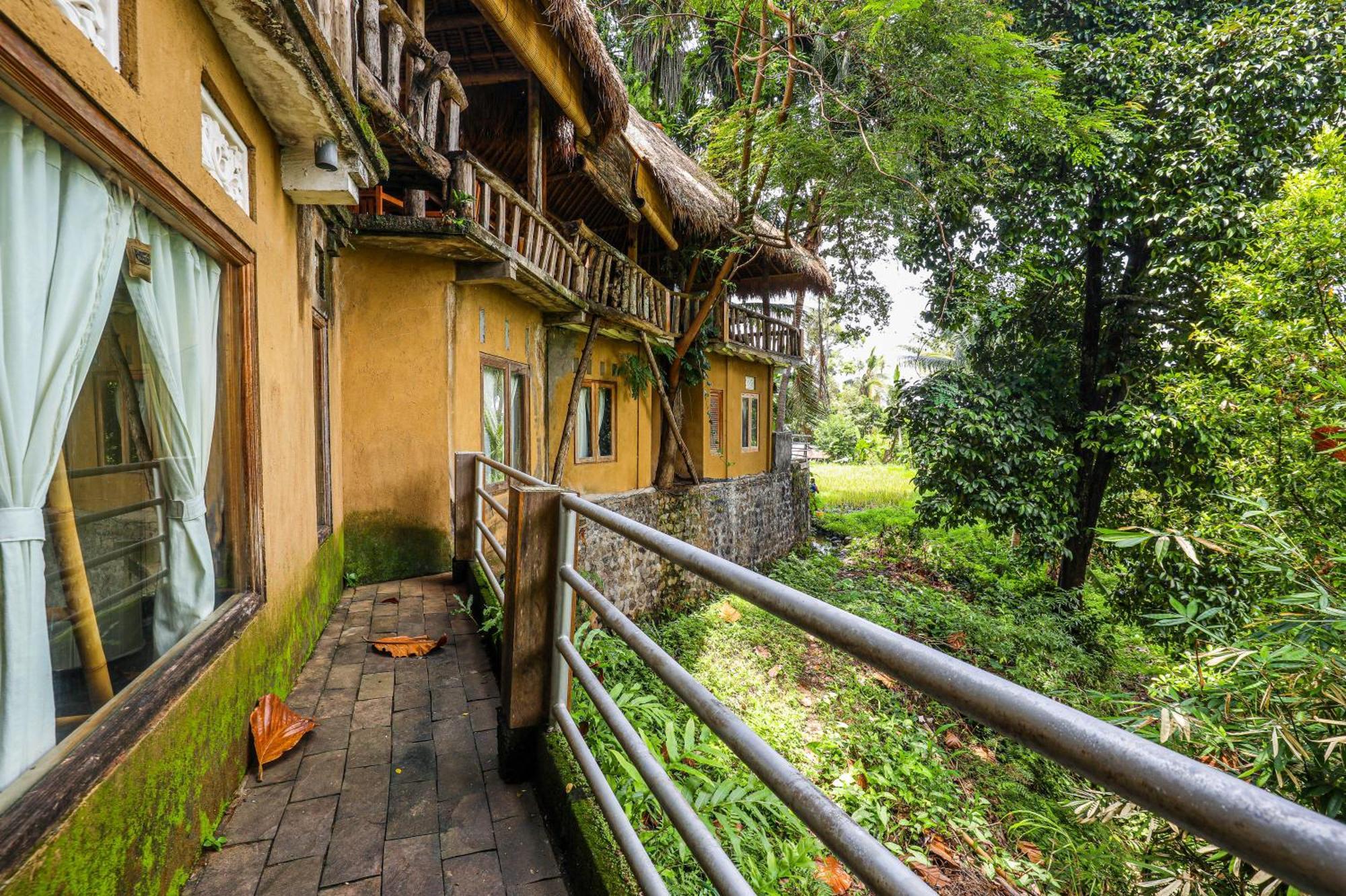 Omunity Bali Hotel Singaraja Екстериор снимка