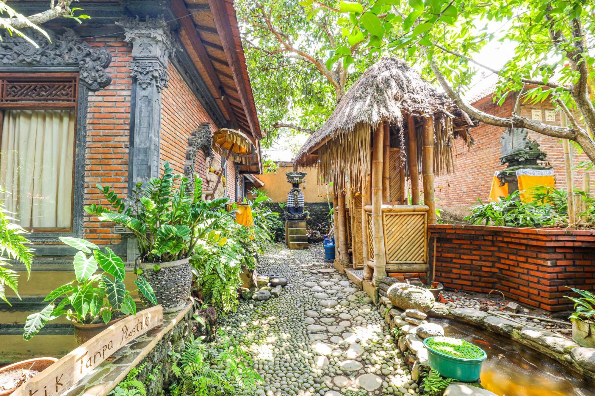 Omunity Bali Hotel Singaraja Екстериор снимка