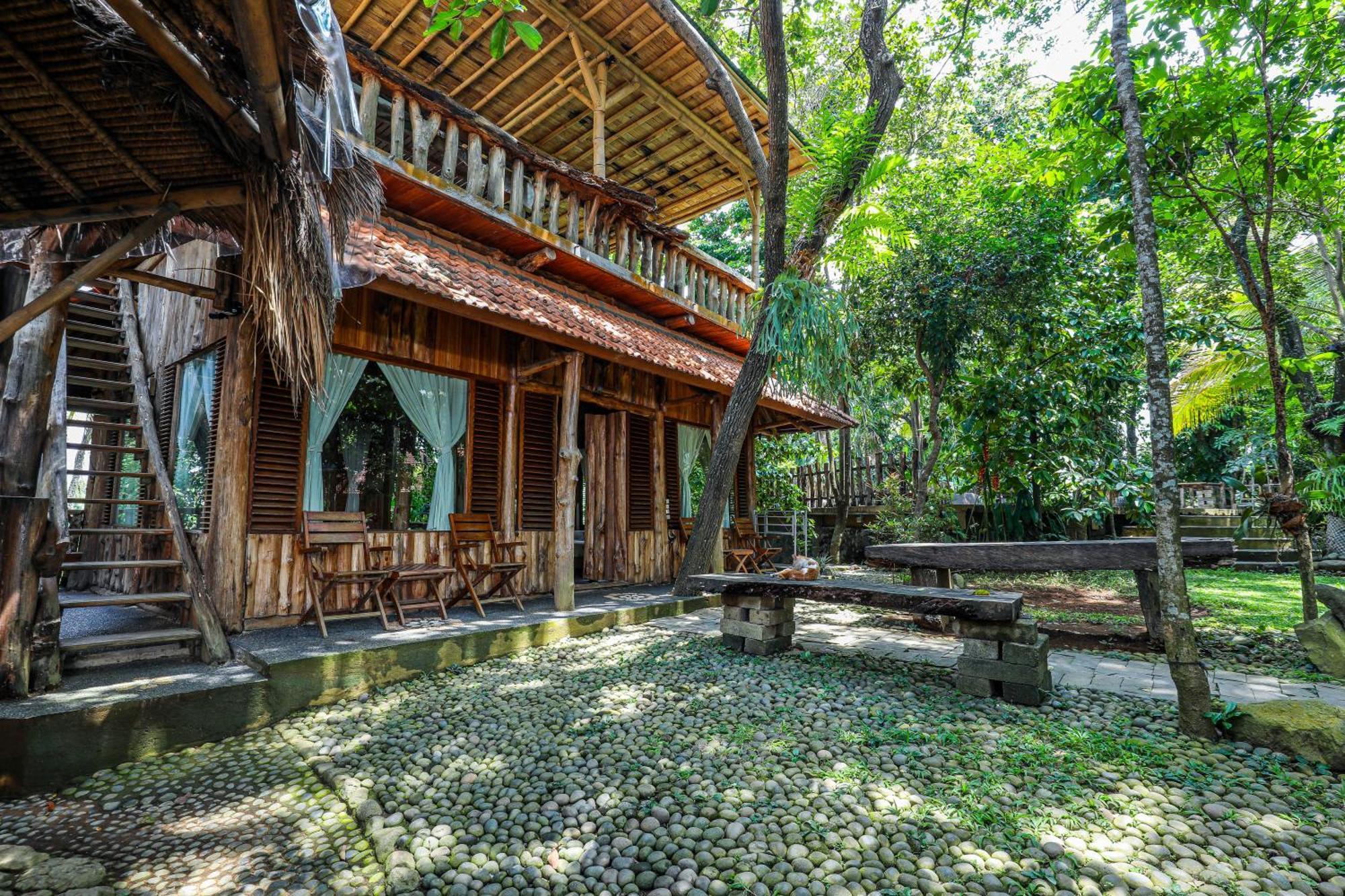 Omunity Bali Hotel Singaraja Екстериор снимка